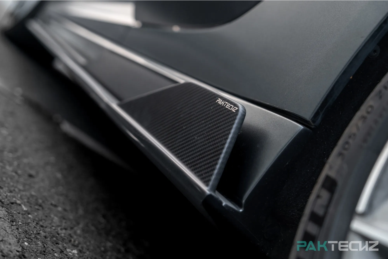 PAKTECHZ - AUDI R8 DRY CARBON FIBRE SIDE SKIRTS – MG Dynamic