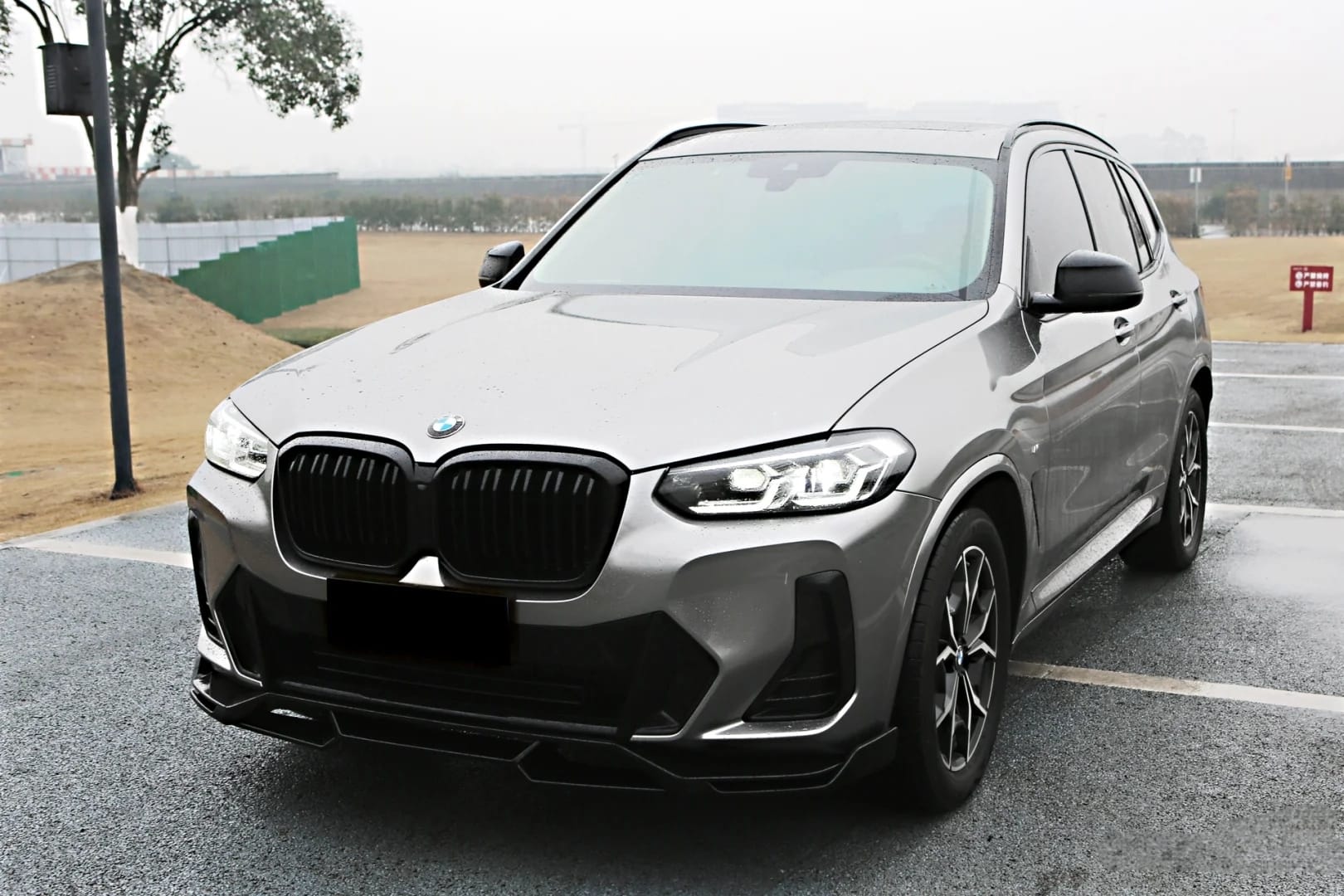 AERO CARBON - BMW X3 G01 / X4 G02 LCI GLOSSY BLACK FRONT LIP V STYLE - Aero Carbon UK