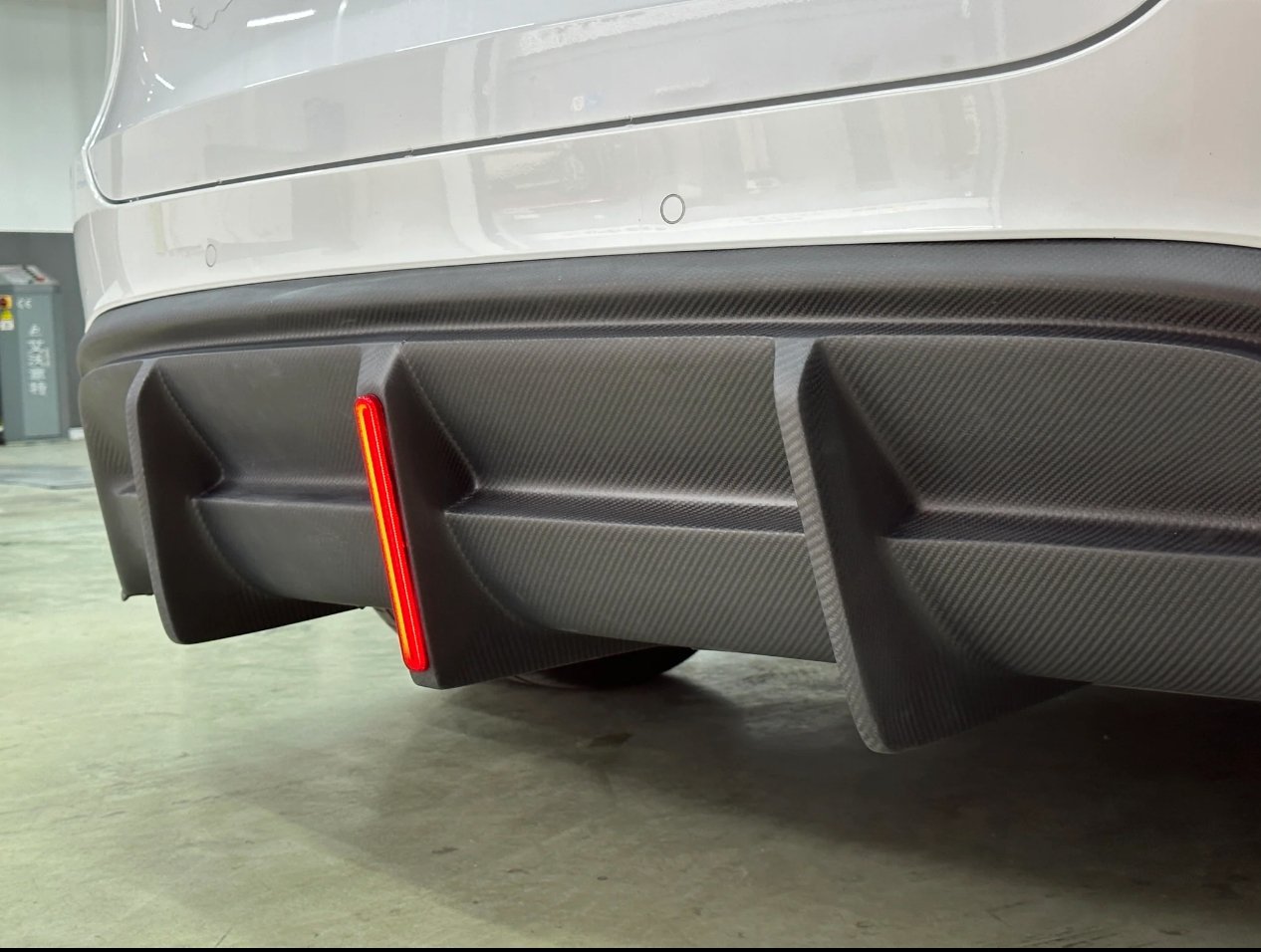 AERO CARBON - TESLA MODEL Y CARBON FIBRE REAR DIFFUSER WITH TAIL LIGHT - Aero Carbon UK