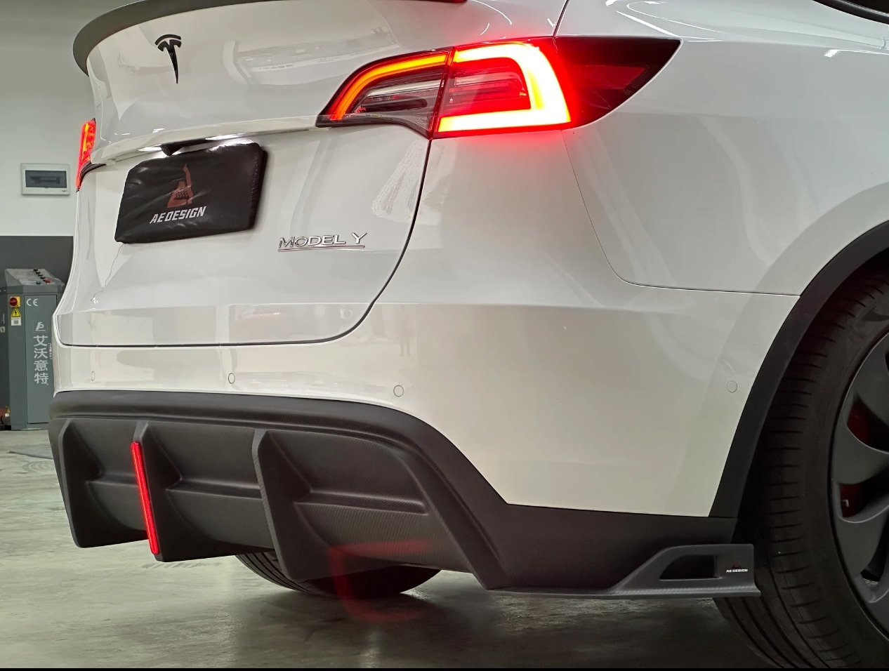 AERO CARBON - TESLA MODEL Y CARBON FIBRE REAR DIFFUSER WITH TAIL LIGHT - Aero Carbon UK