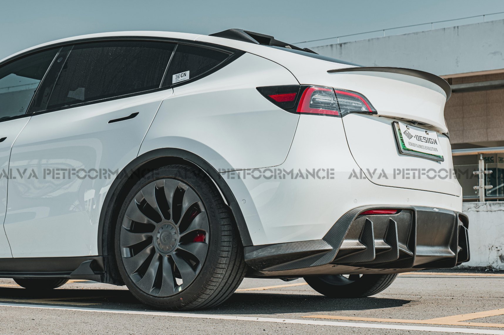 MIW DESIGN - TESLA MODEL Y DRY CARBON FIBRE REAR DIFFUSER - Aero Carbon UK